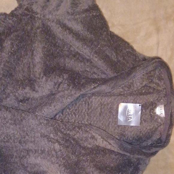 Ulta Beauty Plush Charcoal Bathrobe - Picture 2 of 3